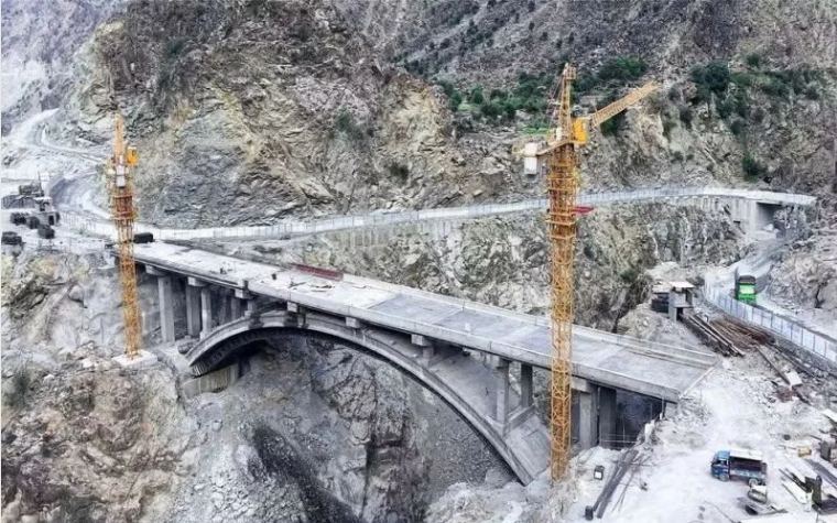 Completed K37 Looter arch bridge spanning the Indus gorge